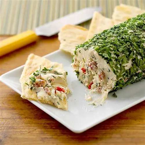 Сырный шарик с перцем и травами