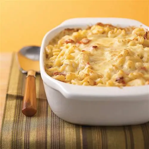 Макароны и сыр с карамелизированным луком