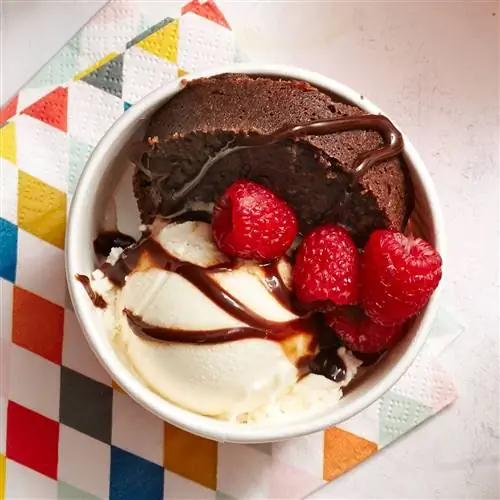 Пирожные с малиной