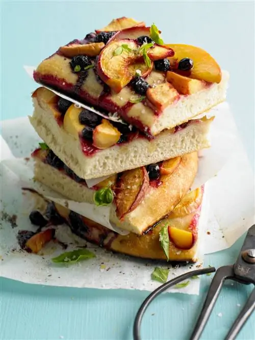 Чернично-персиковая фокачча