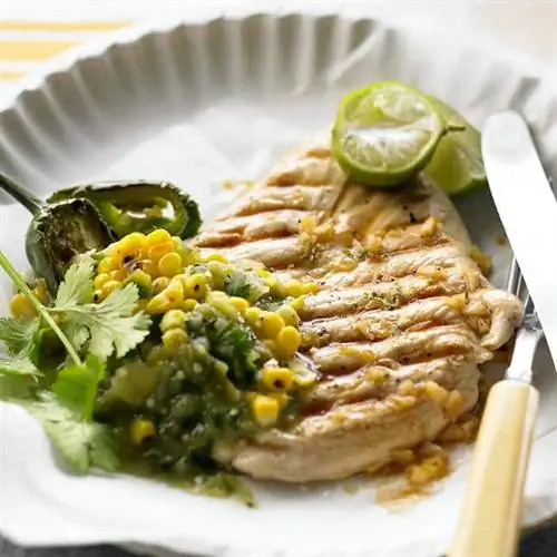 Цыпленок, маринованный в лайме, и сальса из помидоров и кукурузы