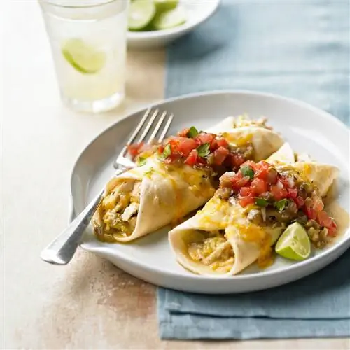 Зеленые куриные энчилады с чили