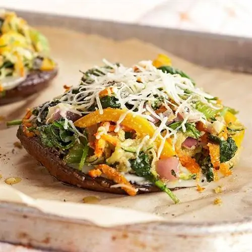 Грибы портобелло, фаршированные овощами