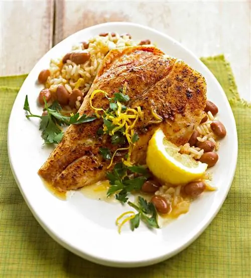 Cajun Snapper с красной фасолью и рисом