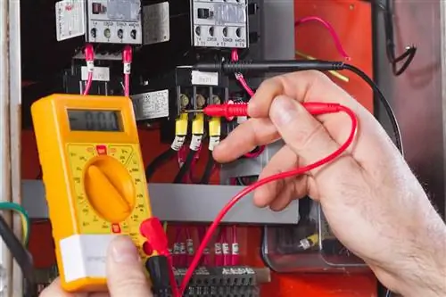 На что следует обратить внимание при приеме на работу электрика - замеры