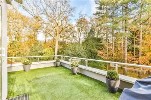 7 причин выбрать искусственную траву для балкона