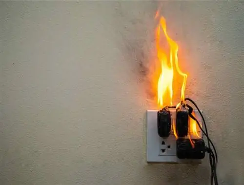 6 проблем с электричеством, которые обязательно следует поручить профессионалам