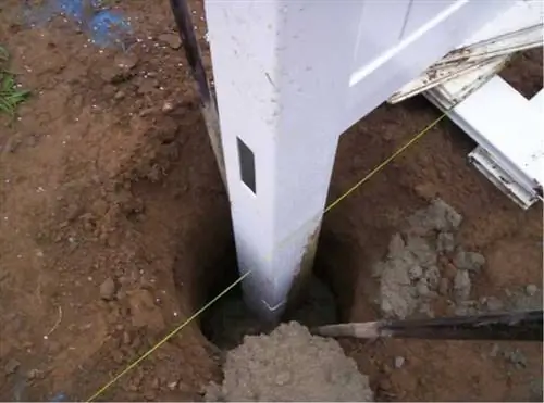 Как построить забор - монтаж столба