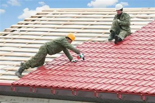 укладка металлической кровли