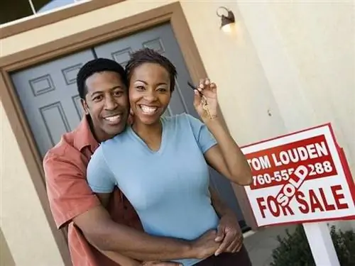 пара купила дом