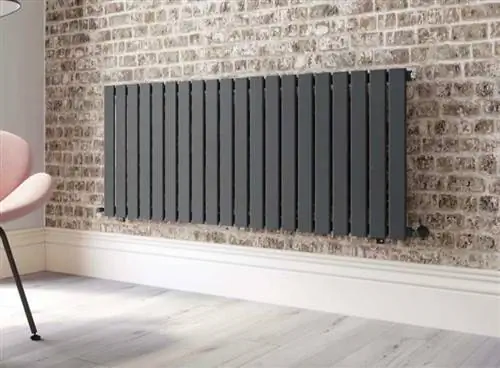 серый настенный радиатор