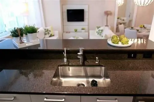 Насколько безопасна кухня при наличии вывоза мусора?