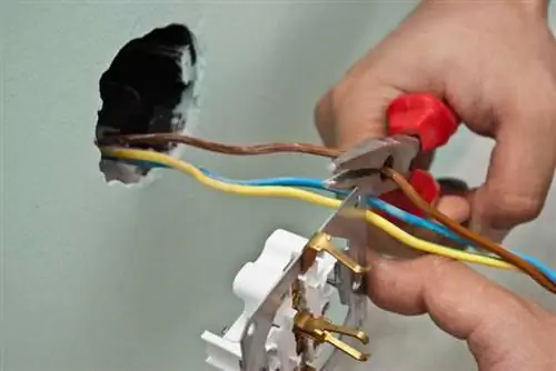 Законно ли выполнять электромонтажные работы самостоятельно