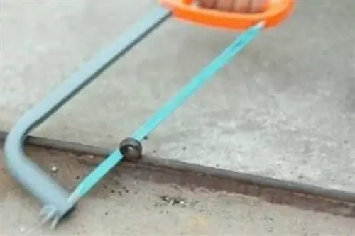 Установка сумки для сантехнических инструментов - ножовка