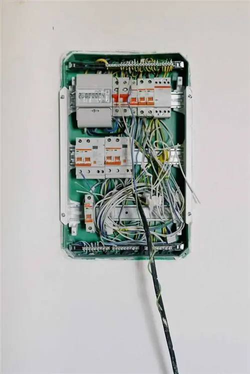 Умные способы сохранить домашнюю электропроводку в хорошем состоянии - коробка