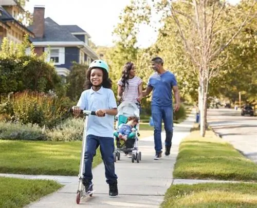 Прогулка с семьей