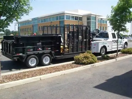 грузовик с прицепом для ландшафтного дизайна