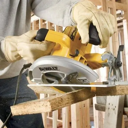 DEWALT DWE575SB Дисковая пила