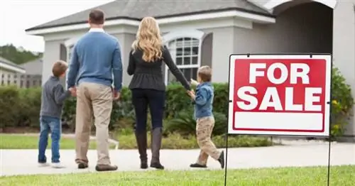 "семья продает дом