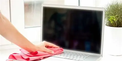 "Простые советы по наведению порядка и уборке домашнего офиса - чистка ноутбука