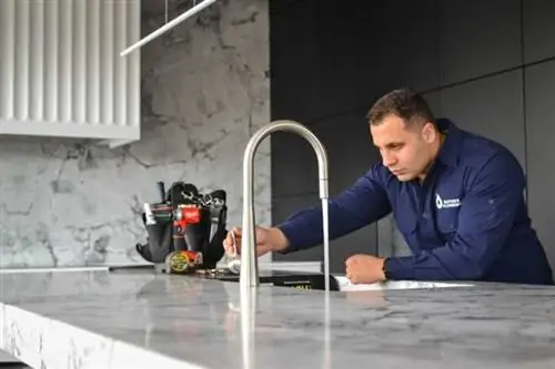 Четыре вещи, которые следует учитывать перед заменой системы горячего водоснабжения - кухонный смеситель