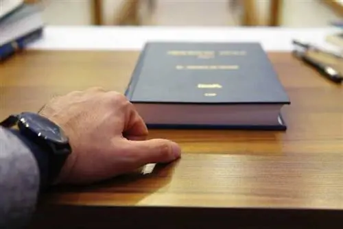 адвокат в офисе адвокат в офисе