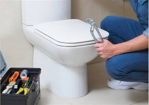 Выбор профессионала по ремонту унитазов