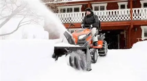 Инструменты для уборки снега - тракторный снегоочиститель Husqvarna