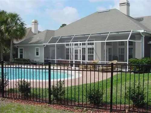 7 причин выбрать стальной забор вокруг дома