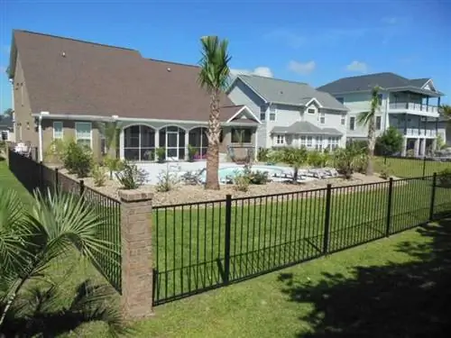 7 причин выбрать стальной забор для дома - стальной забор