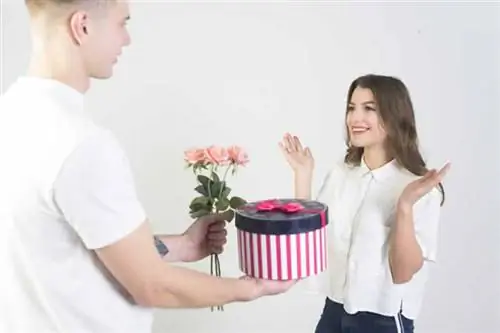 Как купить подарок женщине