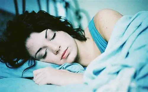 7 хитрых трюков, которые помогут вам заснуть в мгновение ока