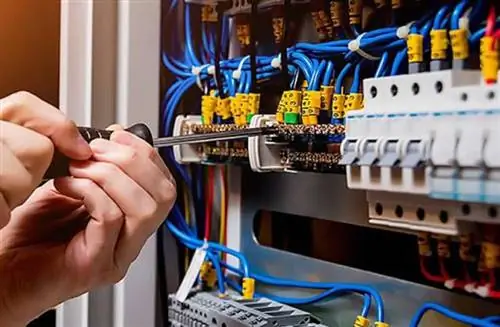 5 способов определить, требует ли ваш офис обслуживания электрооборудования - блок предохранителей