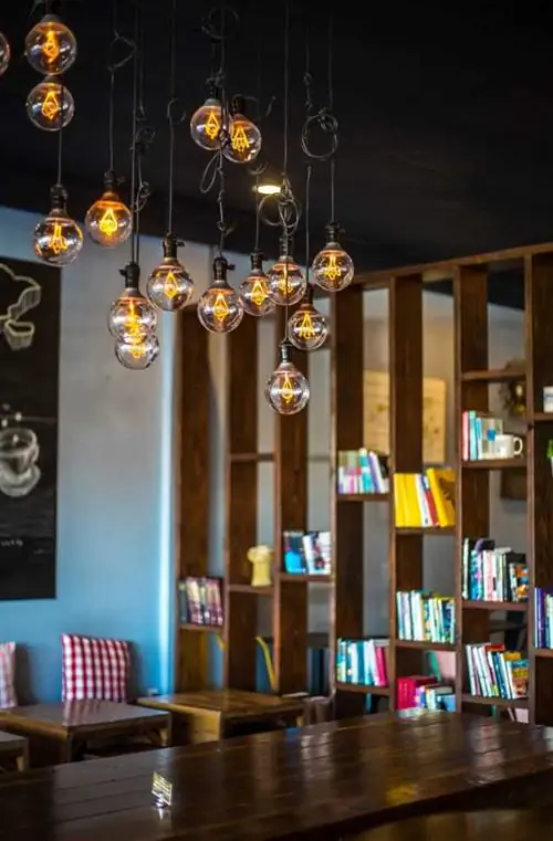 Как использовать освещение Festoon, чтобы придать вашему пространству винтажный индустриальный вид