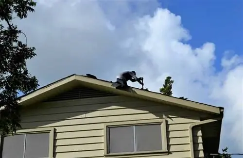 Как отремонтировать или заменить крышу