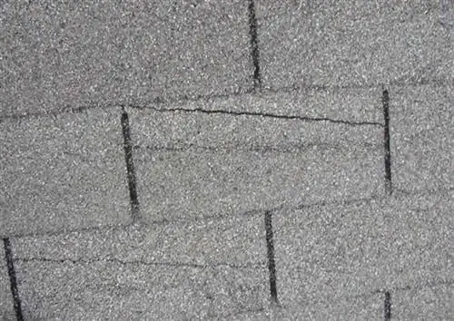 Подходящее время для замены крыши: треснувшая черепица