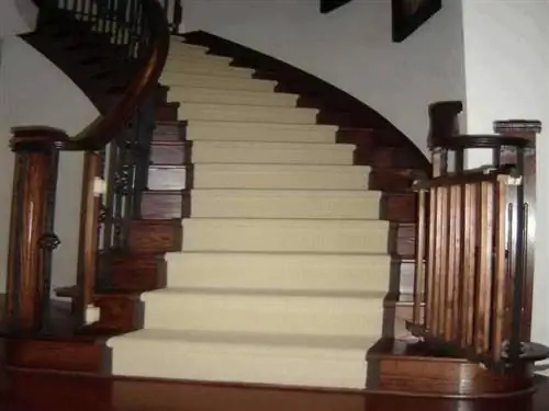 Как положить ковер на лестницу