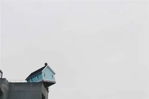 Важность страхования жилья - дом на грани