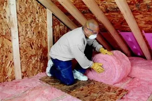 Напыляемая пена или стекловолокно - изоляция из стекловолокна