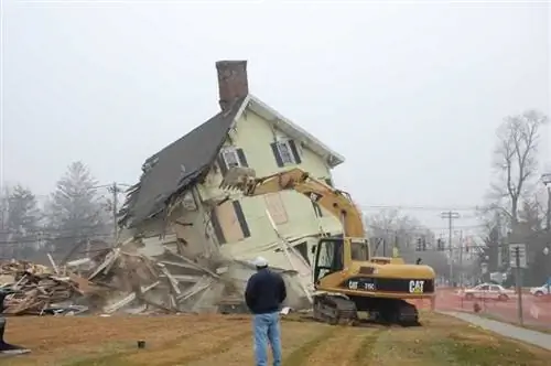 Различия между сносом жилых и коммерческих помещений