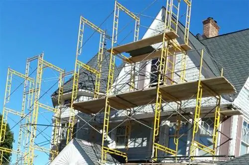 Советы по безопасности при строительных работах при использовании лесов - семейный дом