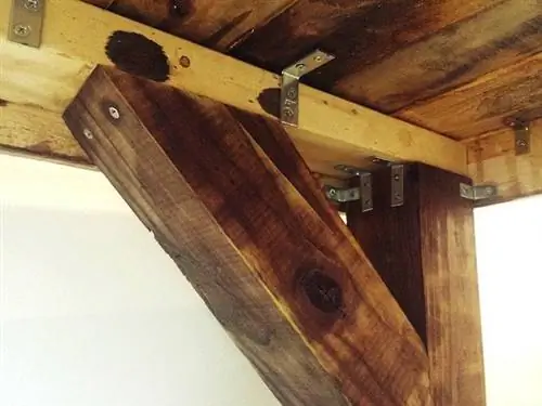 Стол из поддонов своими руками - добавление ножек