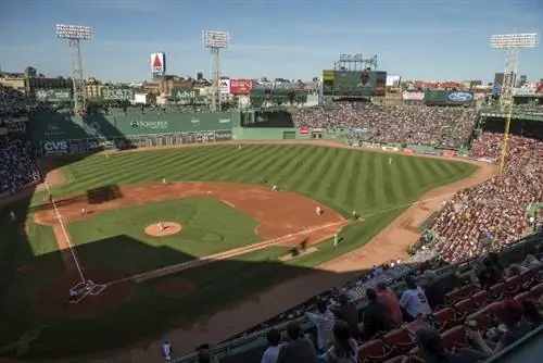 Садовник Fenway Park делится своими секретами пышной зеленой лужайки