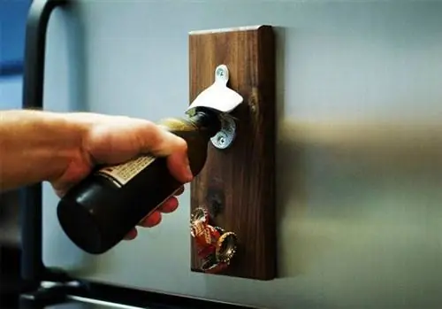 Гений! Эта открывалка для бутылок своими руками тоже ловит крышки