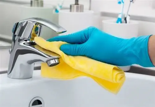 Удаление пятен от жесткой воды - Раковина Удаление пятен от жесткой воды - Раковина