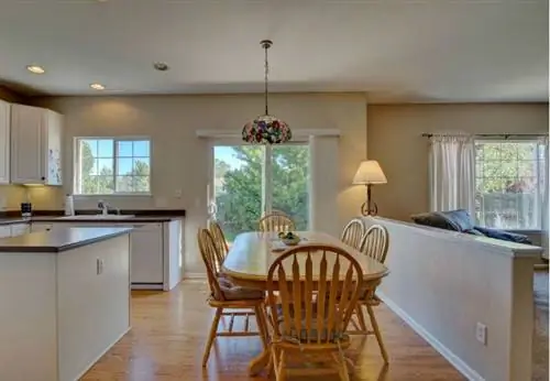 Pony Walls 101: где, когда и как установить эти комнатные перегородки