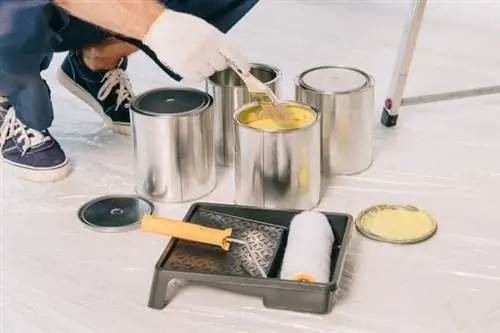 Кисть и валик для покраски кухонных шкафов
