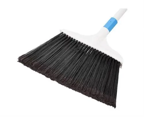 Лучший вариант метлы: AmazonBasics Heavy Duty Broom