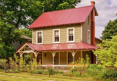 7 плюсов и минусов металлической кровли, которые следует учитывать