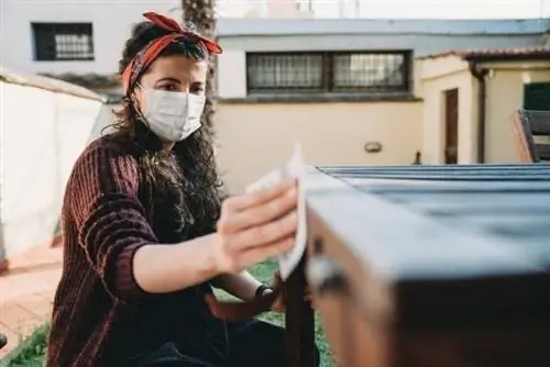 Как удалить пятно с дерева: шлифовка поверхности